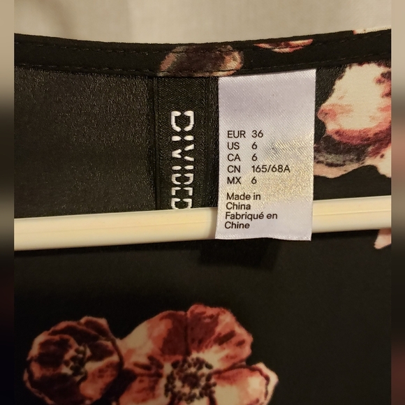 H&M Divided Women's Black Floral Romper Size 4 - Picture 8 of 8